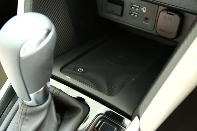 商品改良によってスマートフォンのワイヤレス充電が可能となった