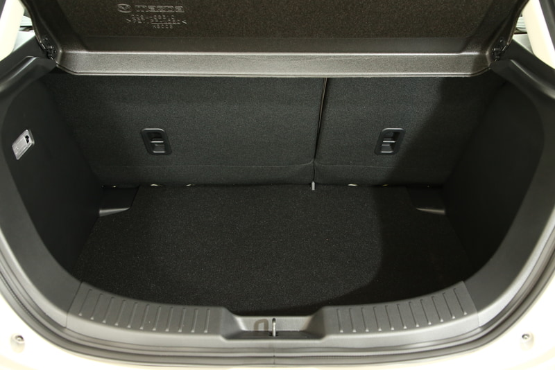 ラゲッジスペースもベースグレードと同様で、リアシートは6：4の可倒式となる