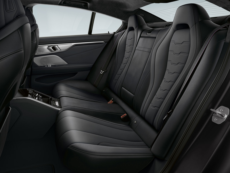 インテリアも黒で統一