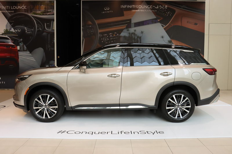 ボディカラーは「ウォームタイタニウム」