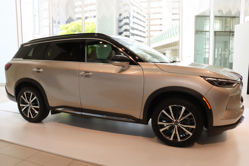 ボディカラーは「ウォームタイタニウム」