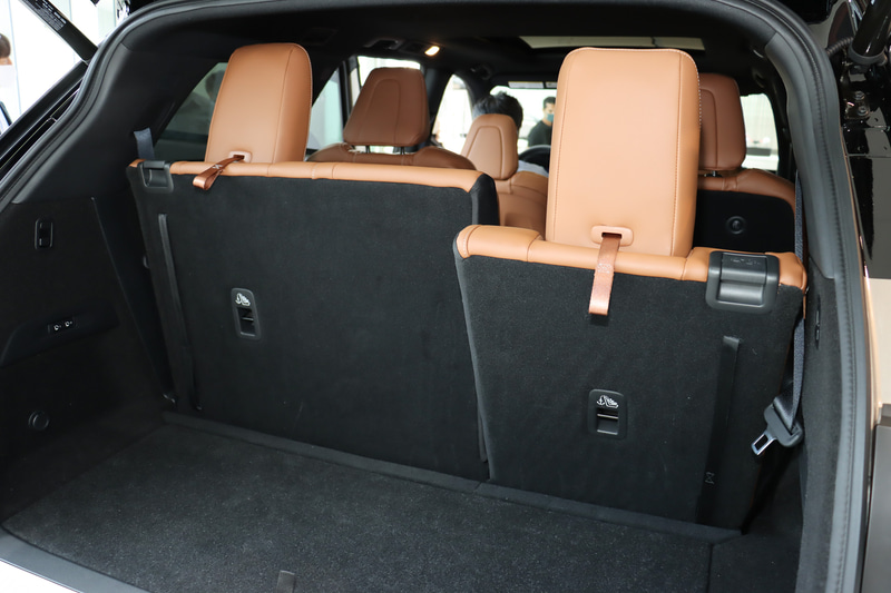 定員乗車状態でも十分に広いとリゴー氏がアピールするラゲッジスペース。3列目シートのシートバックは10段階でリクライニング可能