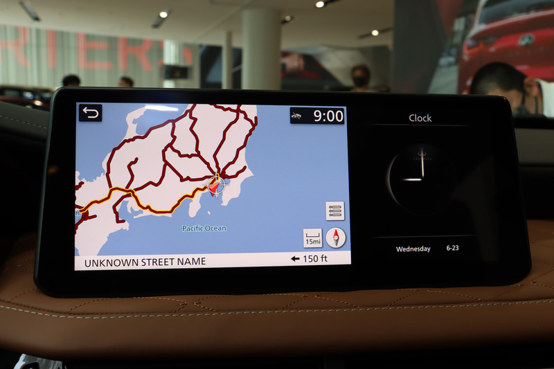 センターコンソールの12.3インチ高解像度タッチスクリーン。言語設定は英語、フランス語、スペイン語が用意されていた