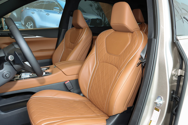 2列目シートにセパレートタイプのキャプテンシートを採用する7人乗り。1列目と2列目のシート形状や構成をできるだけそろえ、どちらに座っても近い感覚になるようにしている