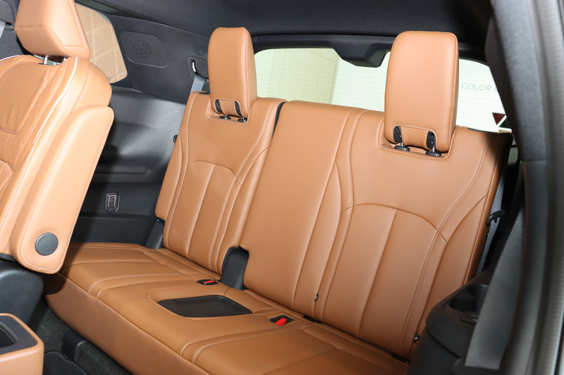 2列目シートにセパレートタイプのキャプテンシートを採用する7人乗り。1列目と2列目のシート形状や構成をできるだけそろえ、どちらに座っても近い感覚になるようにしている