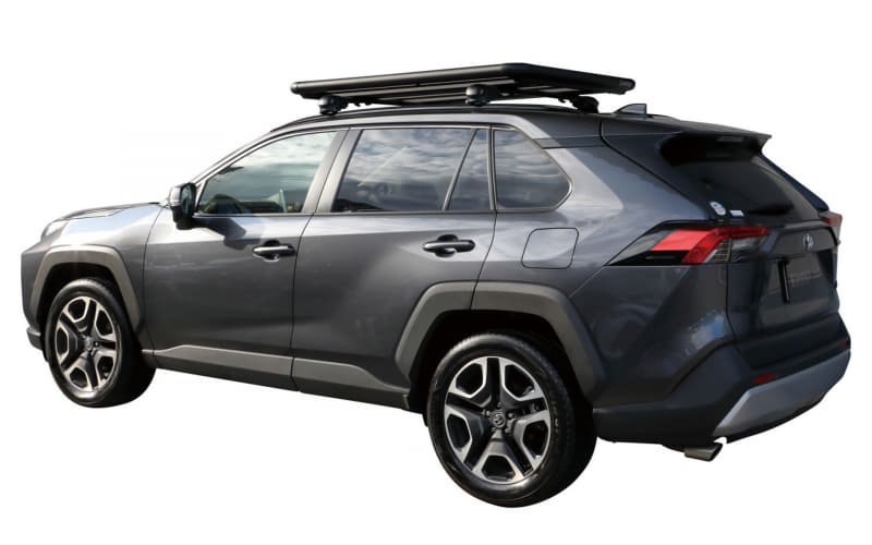 ルーフデッキ120の装着例。製品サイズは1400×1200×80mm（長さ×幅×高さ）