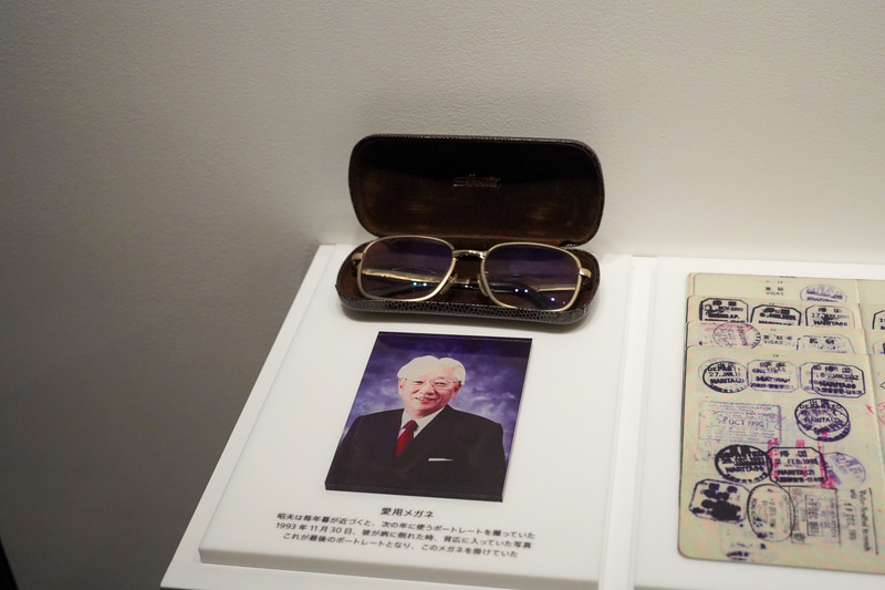 盛田昭夫氏の遺品である眼鏡も展示されている
