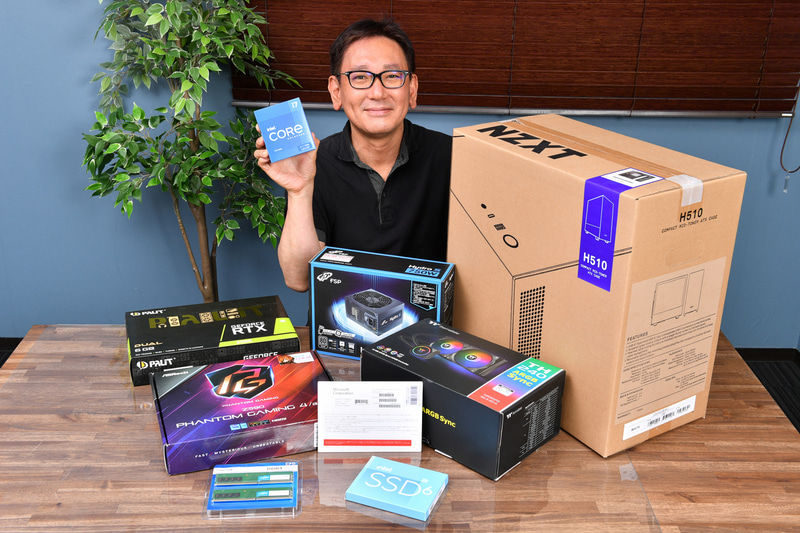 今回組み込むパーツたち。機材好きの橋本氏はこれだけでテンションが高まる