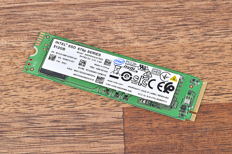 今回用意したSSDはNVMeと呼ばれる高速な方式に対応したモデル。CPUと同じIntel製の「SSD 670p」だ