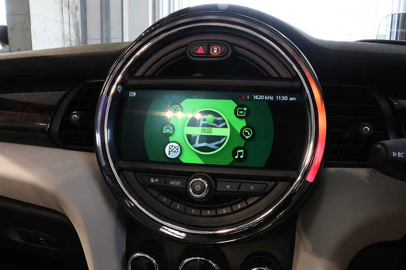 旧モデルのセンターディスプレイ