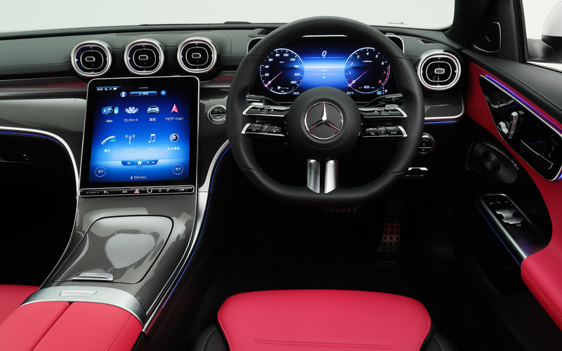 センターコンソールに配置された11.9インチの縦型メディアディスプレイはドライバー側に6度傾けられている