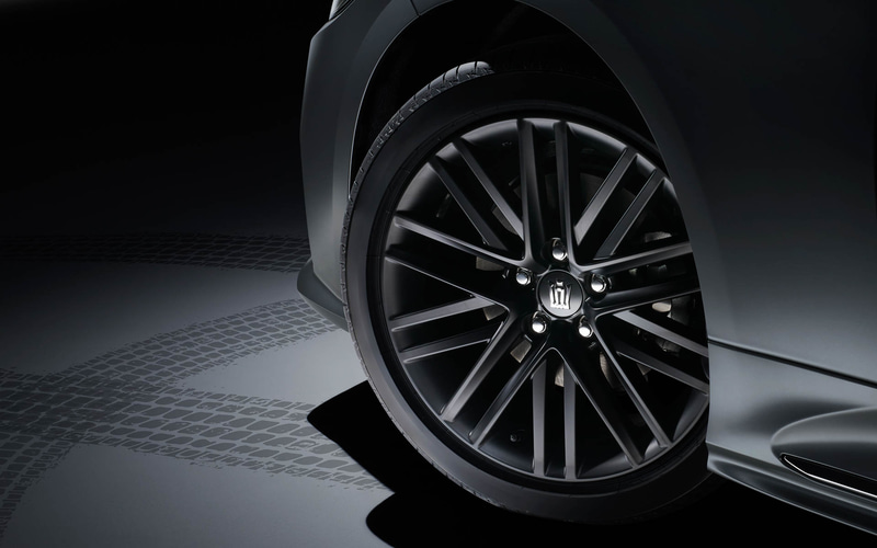 225/45R18タイヤ＆専用18インチアルミホイール（マットブラック塗装/RS仕様専用）＋センターオーナメント