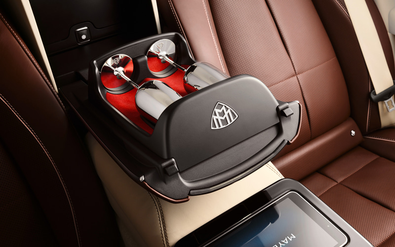 専用シャンパングラスの収納部