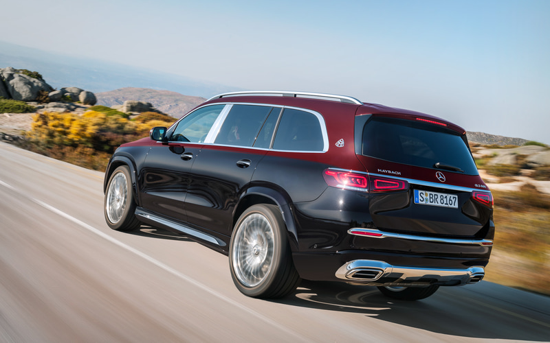 高速走行時には車体を15mm下げて空気抵抗の低減と操縦安定性の向上を図り、30km/h未満では乗降を容易にするために車高を25mm下げるように自動で制御してくれる