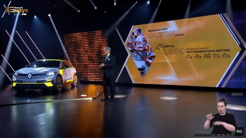 デメオ氏のプレゼンテーションの様子と使用されたスライド資料