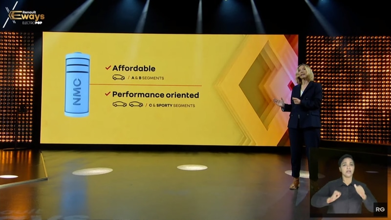 Schmidtlin氏のプレゼンテーションの様子。全固体電池は2030年にアライアンス内で導入予定とのこと