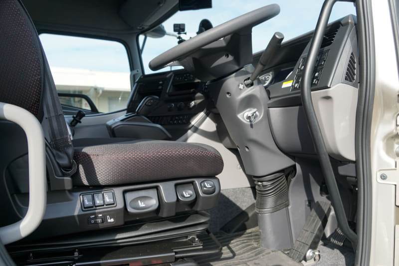 新採用のドライバーシート