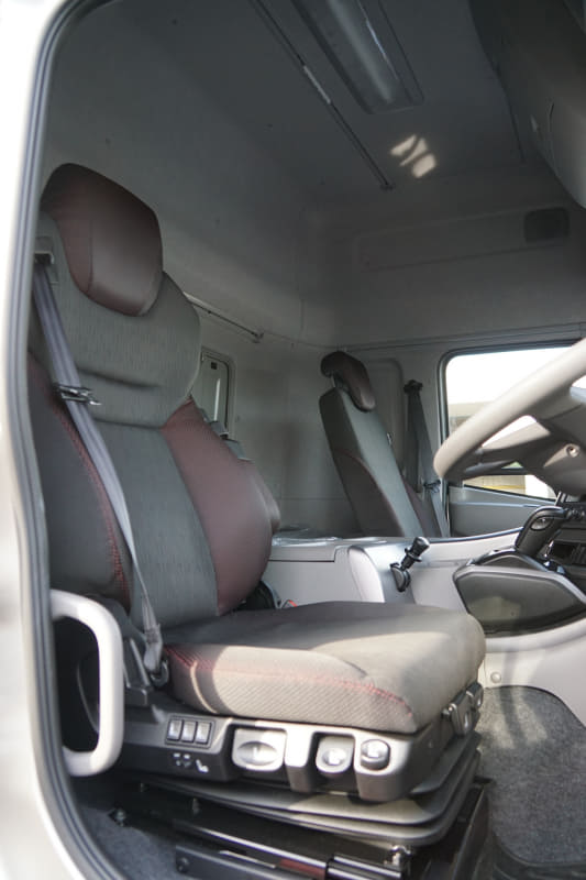 新採用のドライバーシート