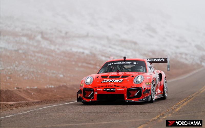 パイクスピークオープンクラスで優勝したRaphael Astier選手の「2015 Porsche BBI Turbo Cup」