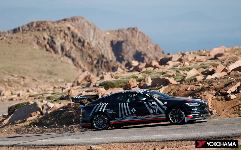 エキシビションクラスで優勝したRandy Pobst選手の「2021 Tesla Model S Plaid」