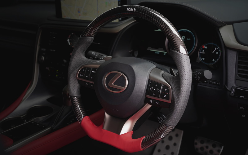 ブラックカーボン＆レッドレザー装着イメージ