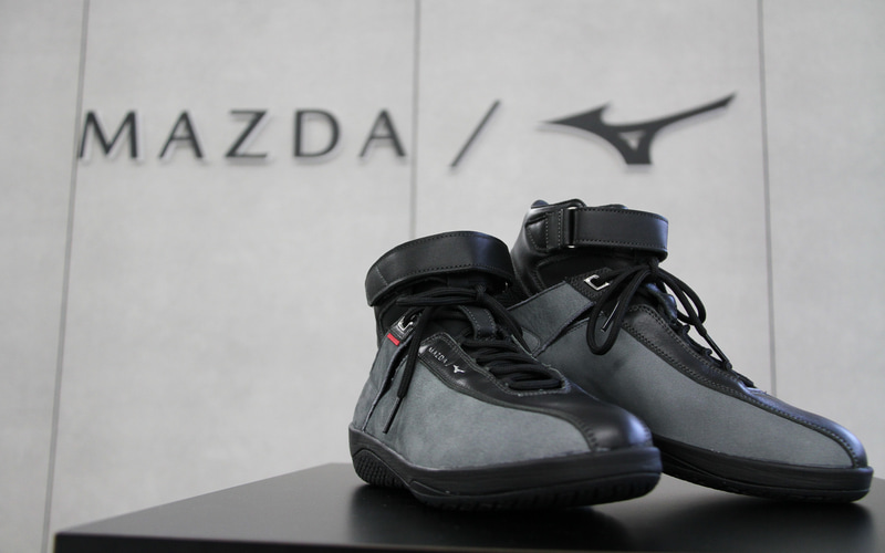 マツダとミズノが共同開発したドライビングシューズ「マツダ/ミズノ ドライビングシューズ」を試してきた