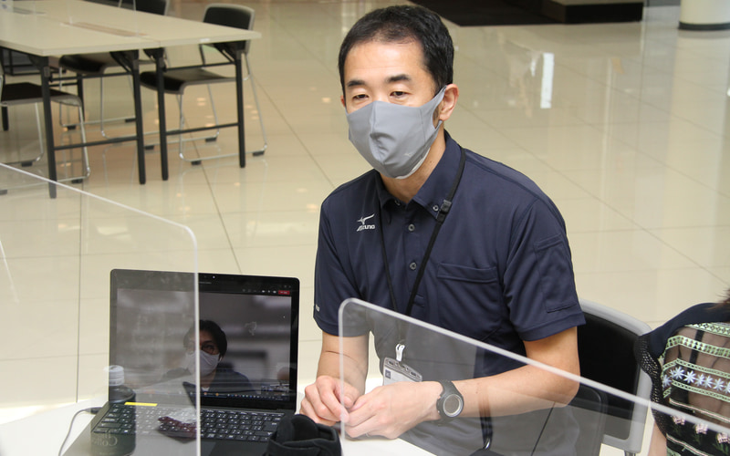 マツダ株式会社 デザイン本部 ブランドスタイル統括部 デザイナーの寺島佑紀さん（左）、藤川心平氏（中）、ミズノ株式会社 グローバルフットウエアプロダクト本部 企画・開発・デザイン部 部長の南場友規氏（右）からは主にデザインのお話をうかがった