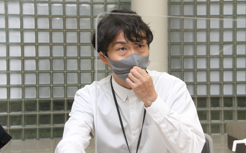 マツダ株式会社 デザイン本部 ブランドスタイル統括部 デザイナーの寺島佑紀さん（左）、藤川心平氏（中）、ミズノ株式会社 グローバルフットウエアプロダクト本部 企画・開発・デザイン部 部長の南場友規氏（右）からは主にデザインのお話をうかがった