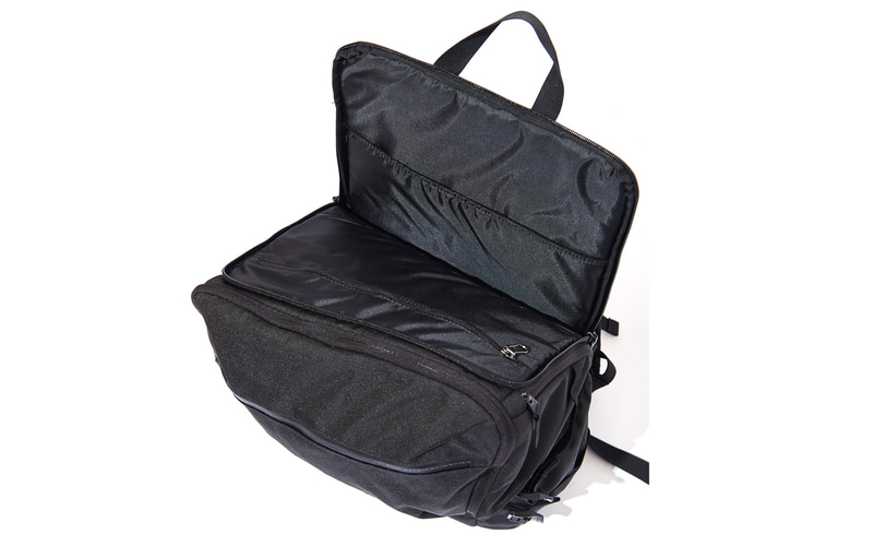 ノートPCを収める場所も別で用意