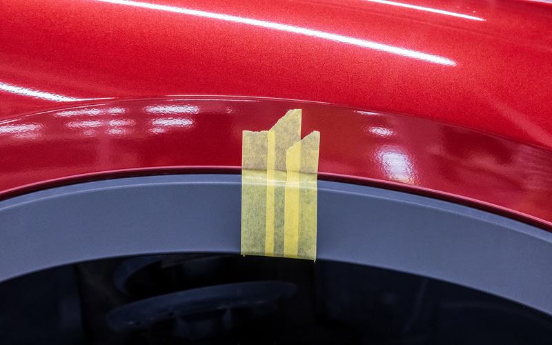 効果をチェックするためにフェンダーにマスキングを施した