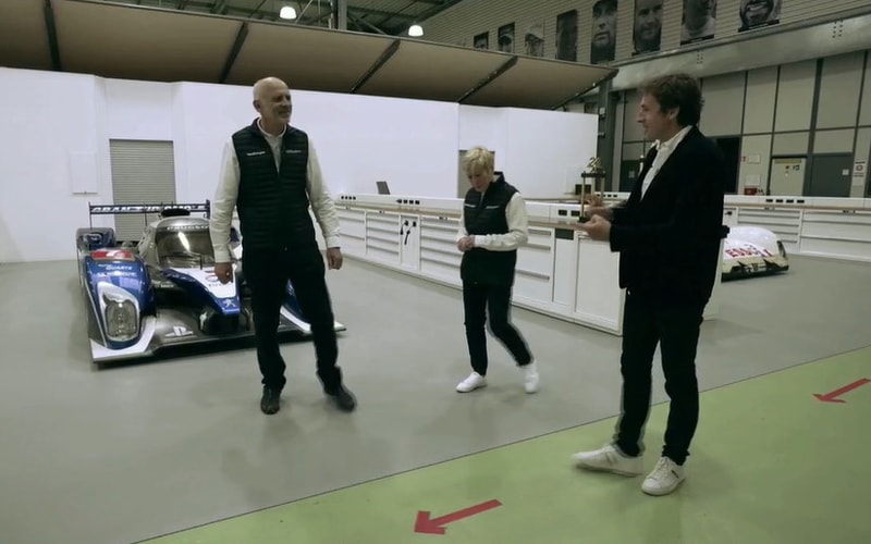 プジョー 908。2009年のル・マン24時間レース優勝車両を前にプレゼンテーションが行なわれた