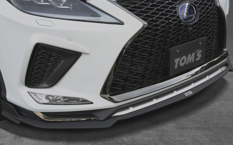 フロントディフューザー（F Sport専用）　素地7万7000円、塗装済9万1300円