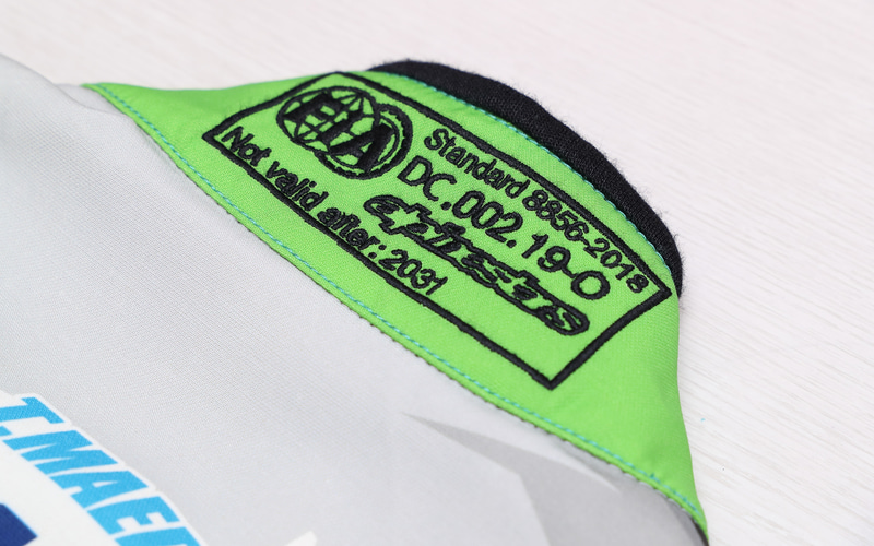 「TECH VISIONシリーズ」はFIA8856-2018公認。F1やSUPER GTにも使用できる本格モデルだ