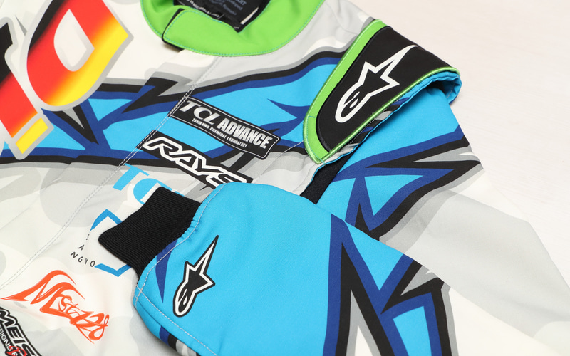 従来のスーツにはなかったデザインもプリントなら可能になる