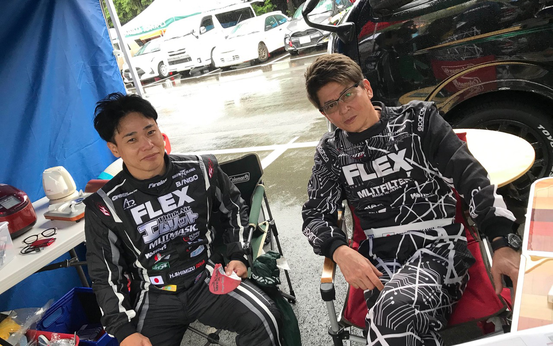 TOYOTA GAZZO Racingラリーチャレンジに参戦する哀川翔さん（右）と元スピードスケート金メダリストの清水宏保さん（左）