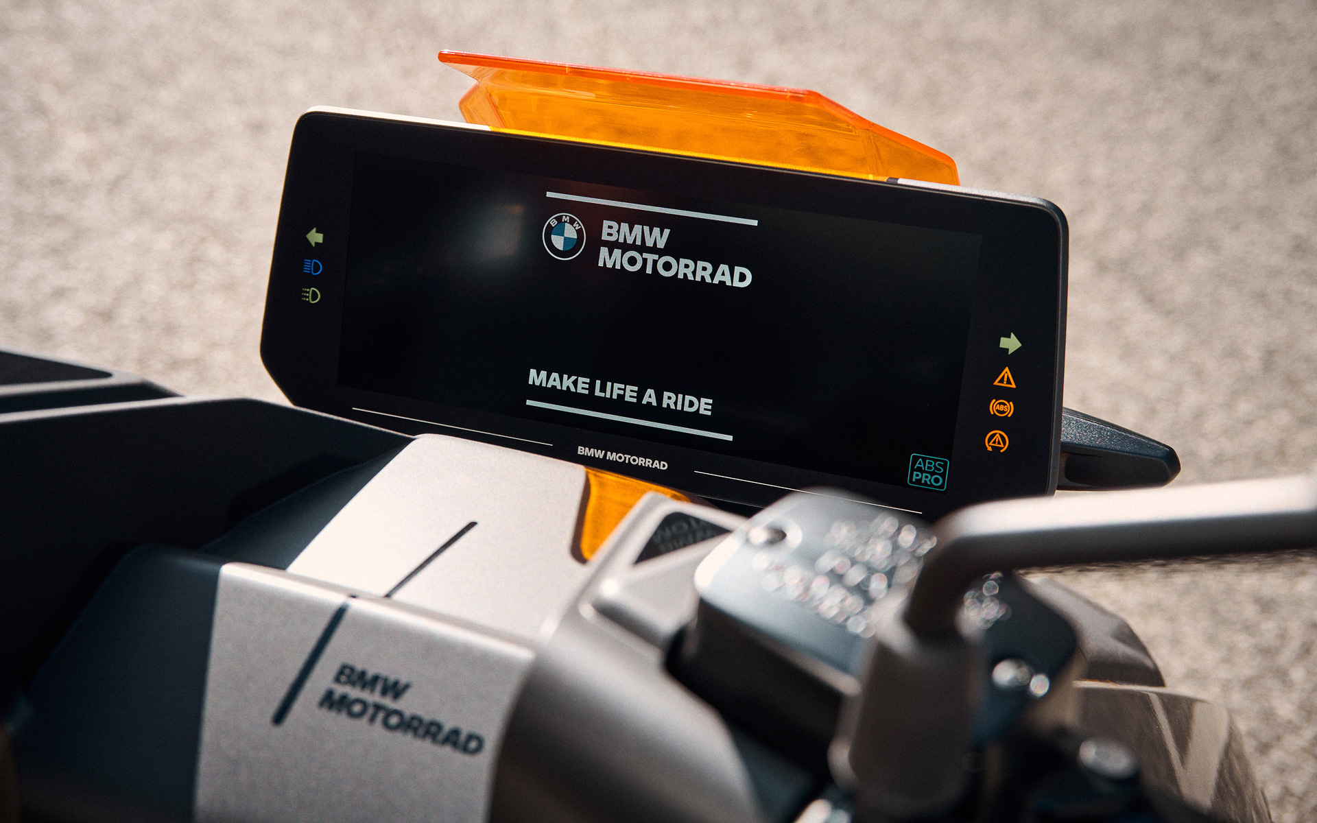 ナビゲーションとコネクティビティを統合した10.25インチTFTカラースクリーンを標準装備し、優れた視認性、分かりやすいメニュー表示やナビゲーション表示を実現した