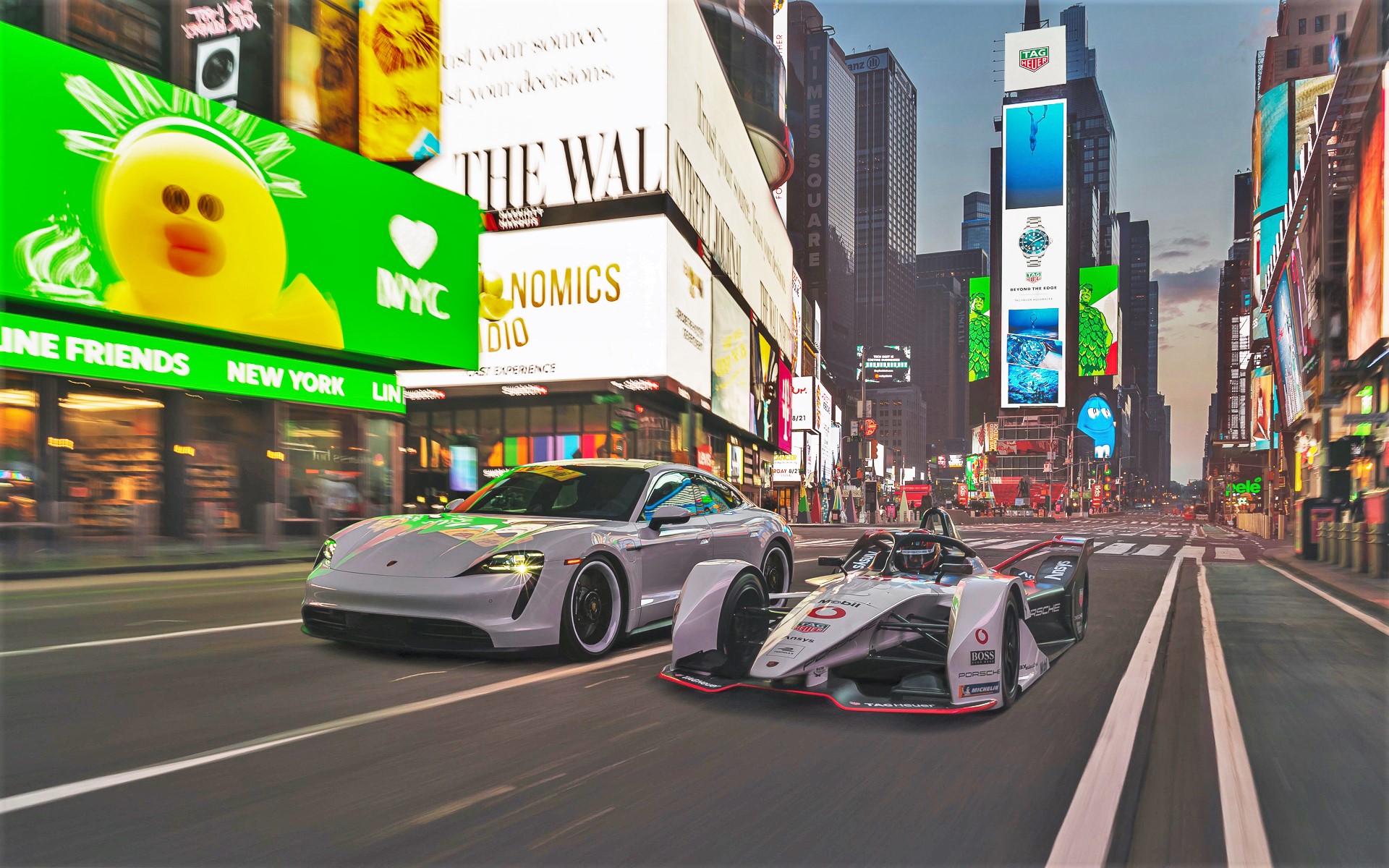 タイムズスクエアで撮影されたポルシェ 99Xエレクトリックレーサーとタイカン 4S