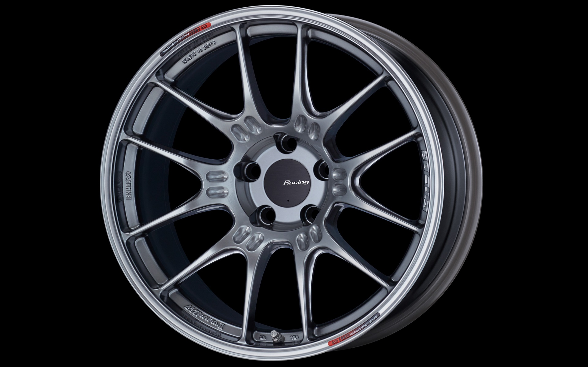 製造：MAT製法（鋳造）、構造：1ピース、サイズラインアップ：17インチ～19インチ、カラーバリエーション：ハイパーシルバー、マットブラック