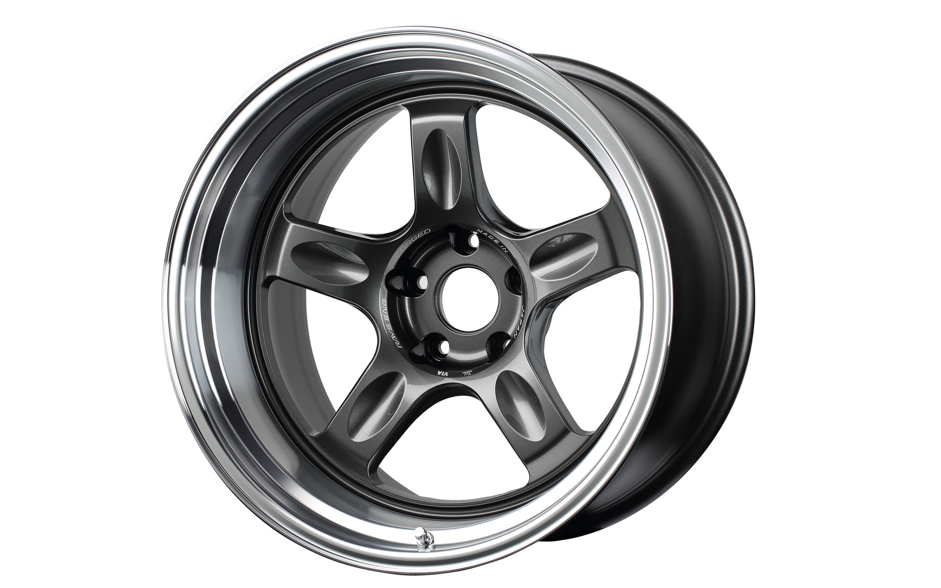 製造：鍛造、構造：1ピース、サイズラインアップ：18インチ、カラーバリエーション：ブロンズ（アルマイト）、ダークガンメタ/リムDC