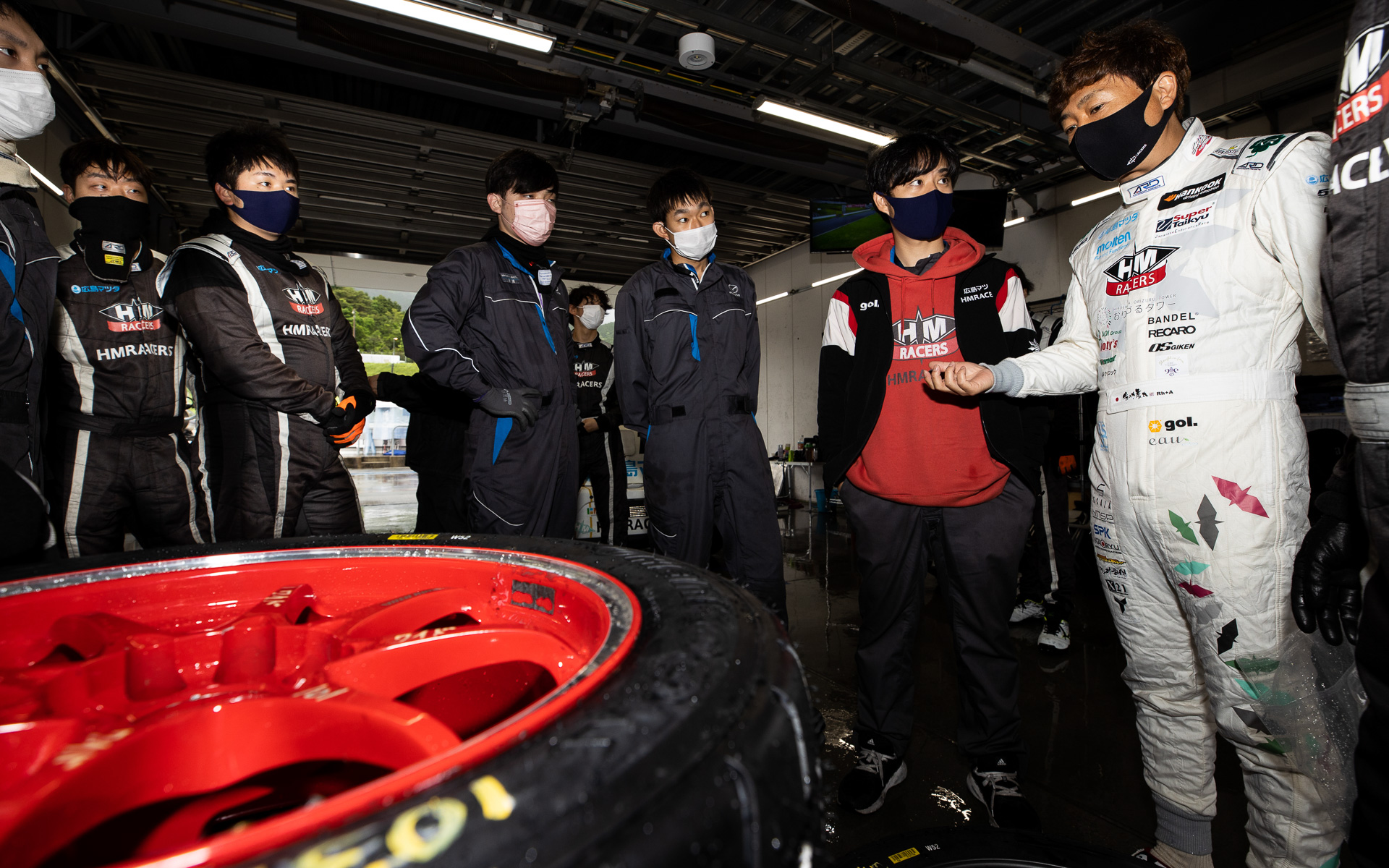 「参戦を続けていくにつれて参加メンバー全員がレースやクルマに夢中になり、今ではいい研修の場となっている」と松田氏