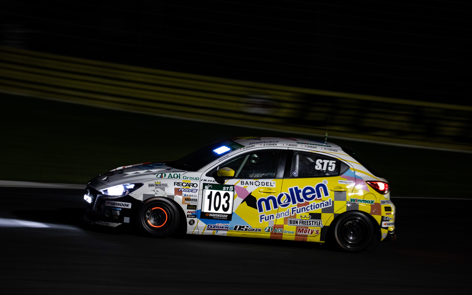 「参戦を続けていくにつれて参加メンバー全員がレースやクルマに夢中になり、今ではいい研修の場となっている」と松田氏