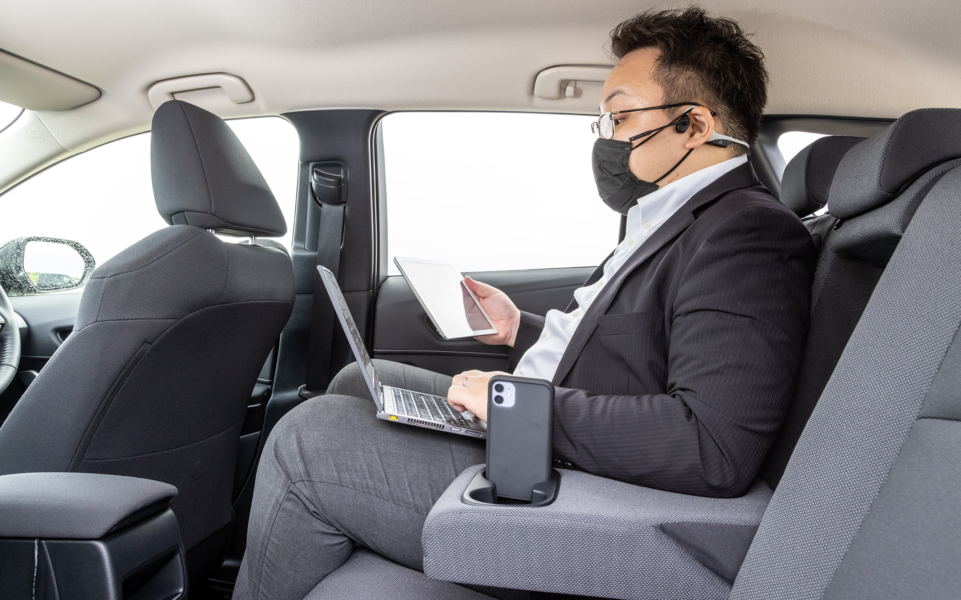 同乗者なら走行中でもフルに利用可能だ