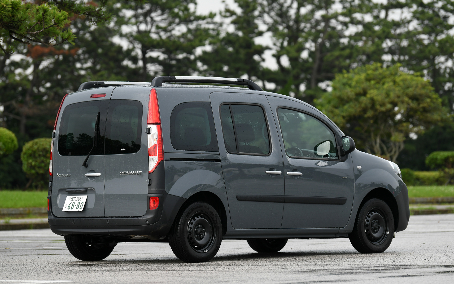 今回試乗したのは7月8日に発売された限定400台の「カングー リミテッド ディーゼル MT」（282万円）。ボディサイズは4280×1830×1810mm（全長×全幅×全高）