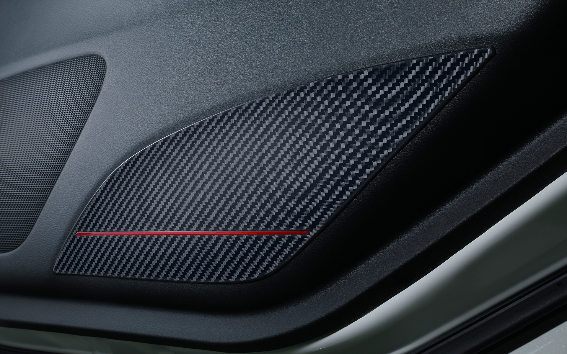 V37スカイライン（400R）リアドアの装着例