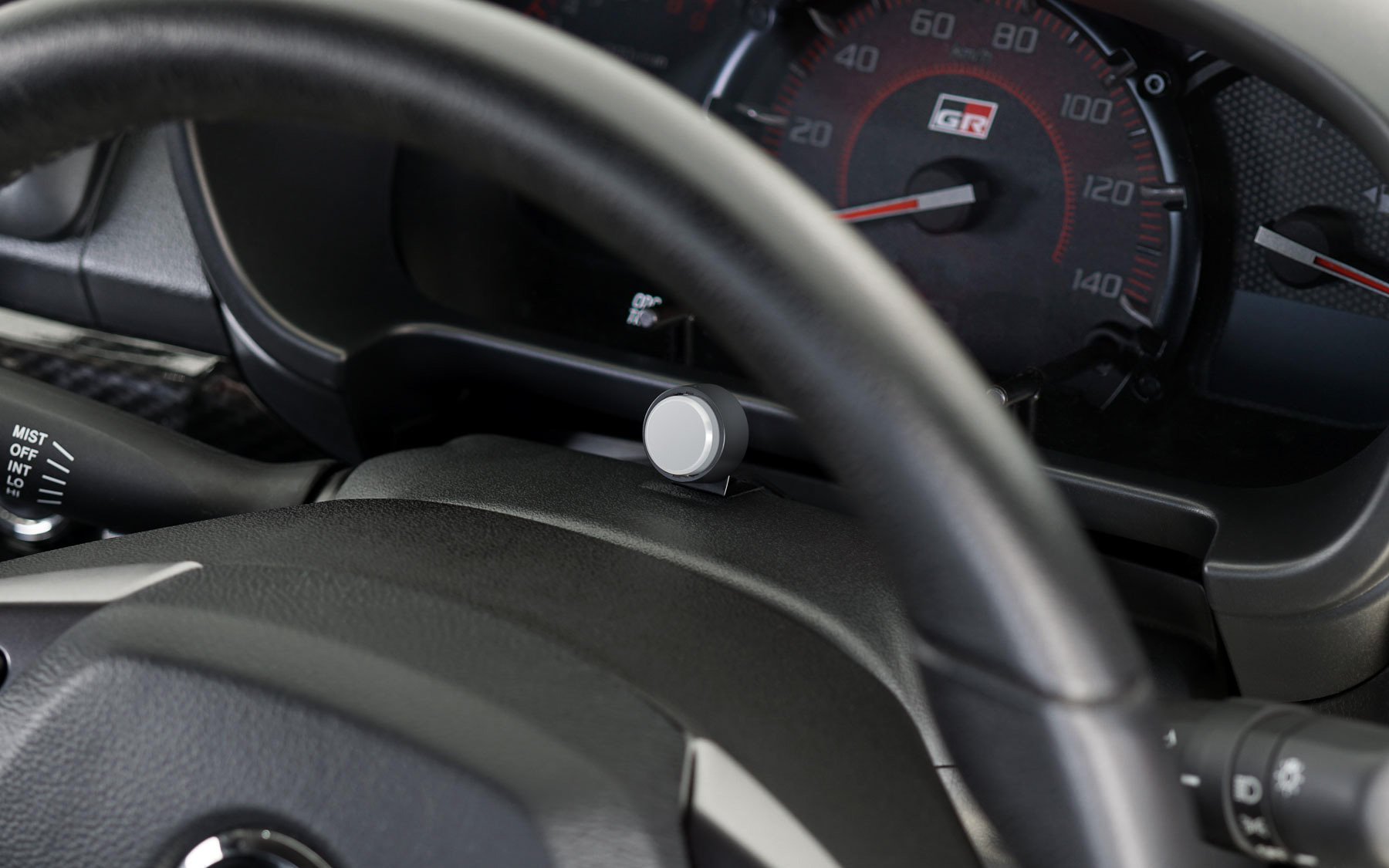 薄くて小型な軽量ランプ部はさまざまな場所に装着可能