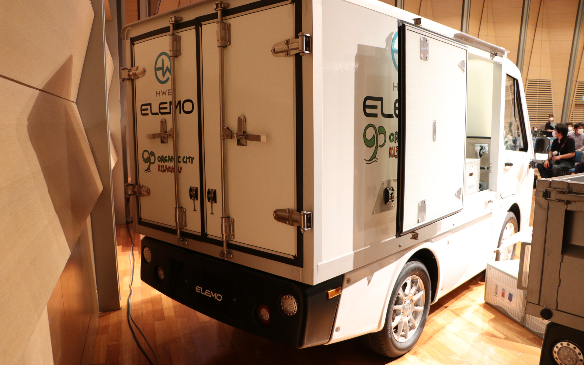 リアビュー（ボックスタイプ）