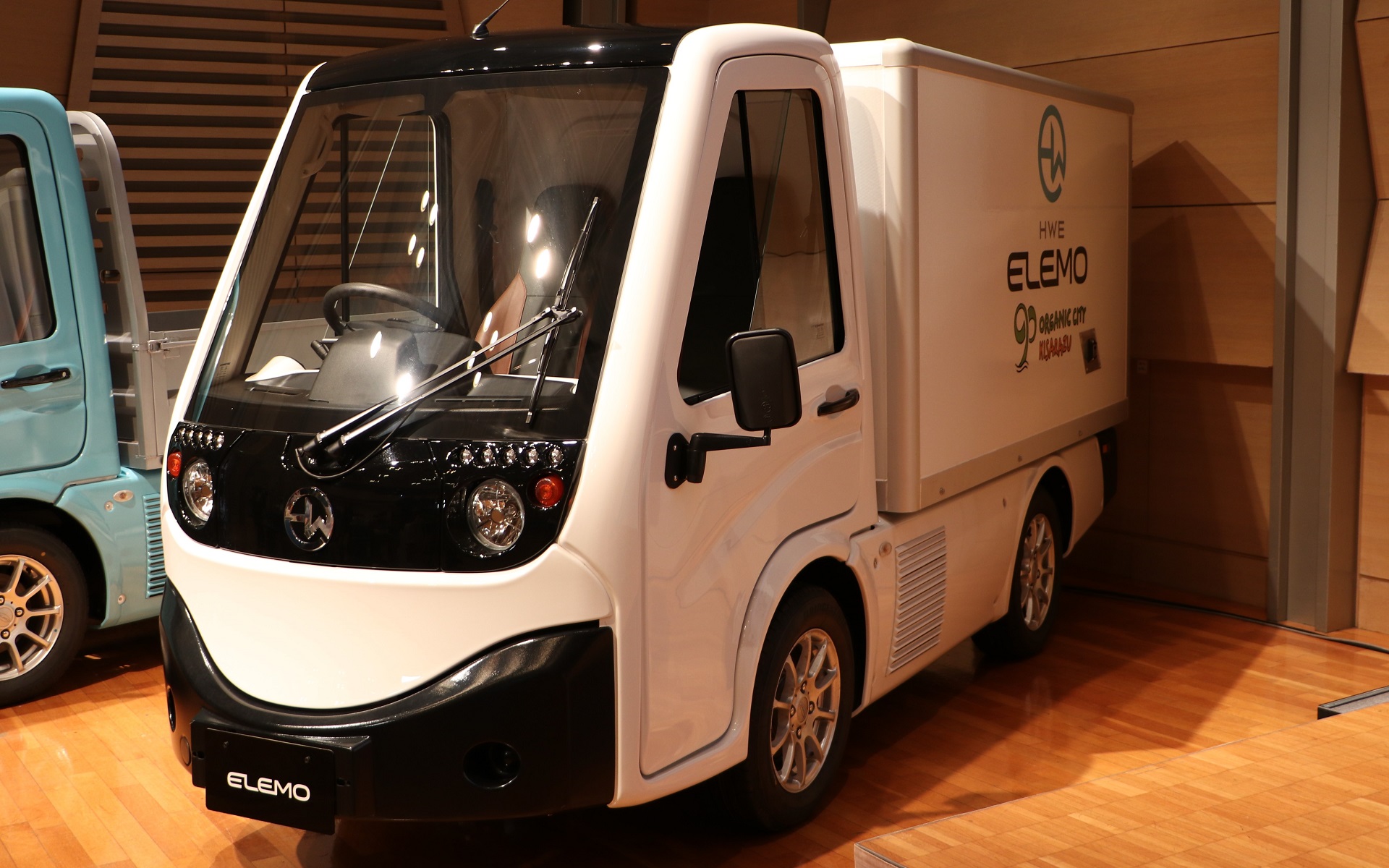 フロントビュー（ボックスタイプ）