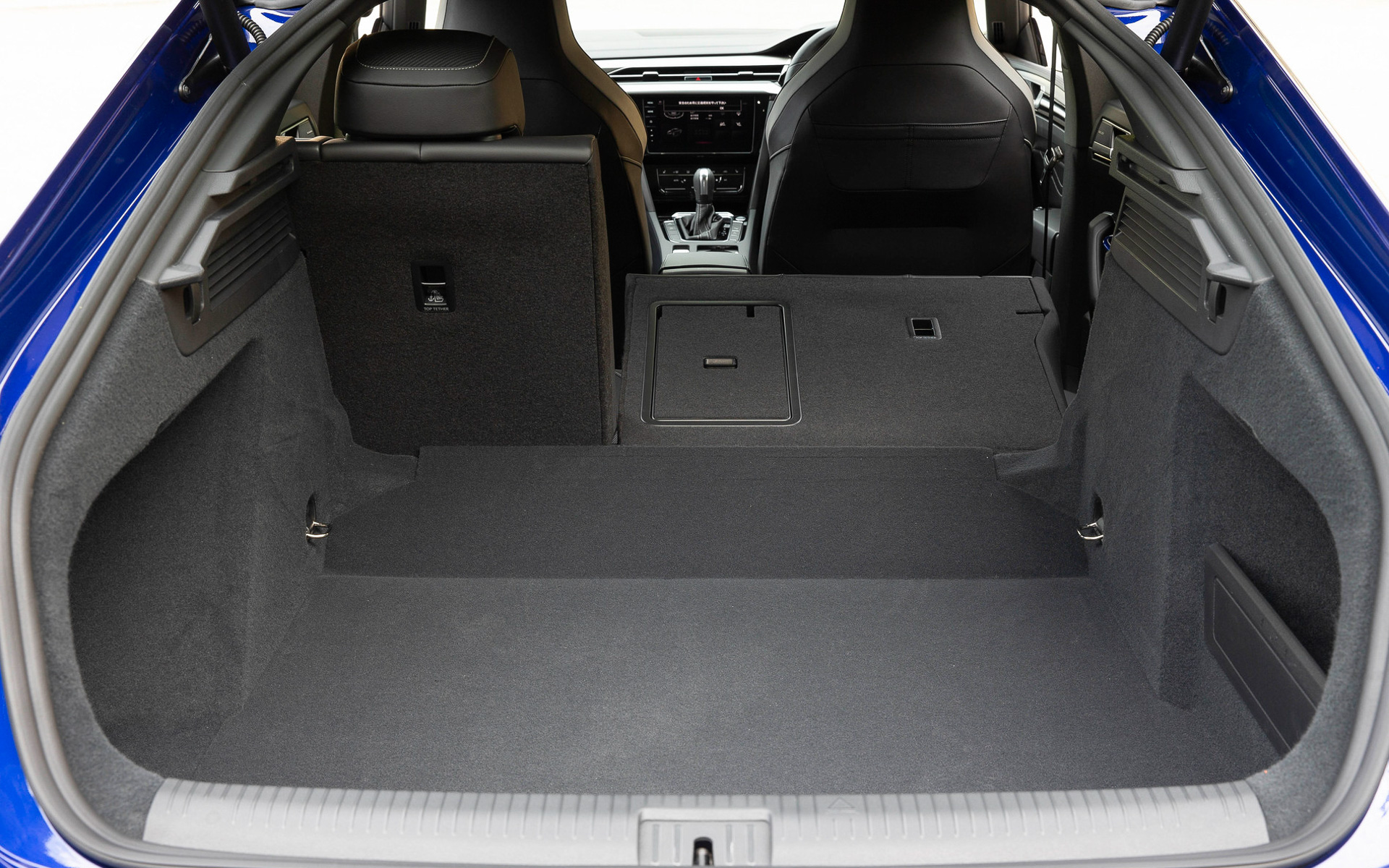 新型アルテオンのラゲッジルーム容量は563L～1557L