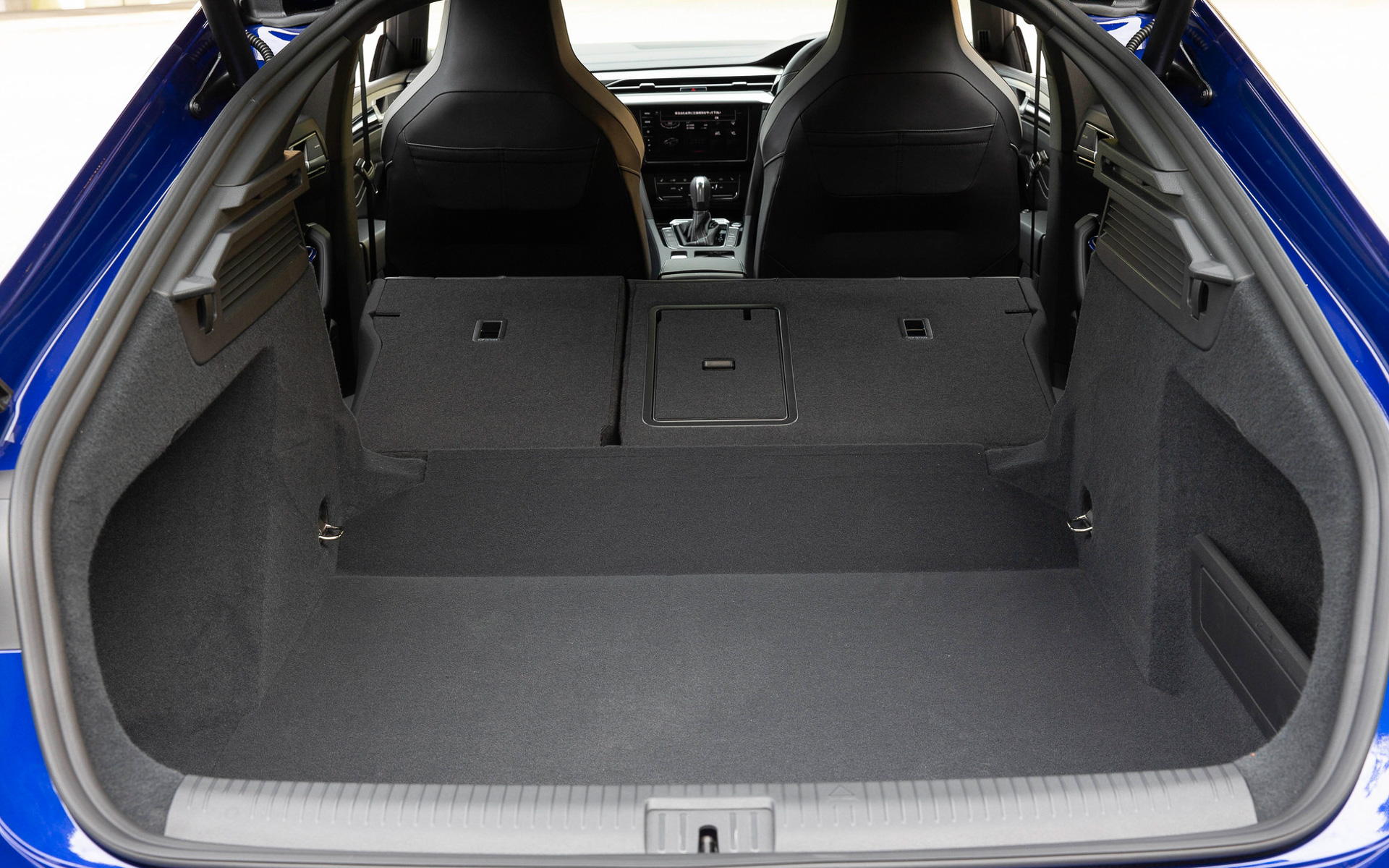 新型アルテオンのラゲッジルーム容量は563L～1557L