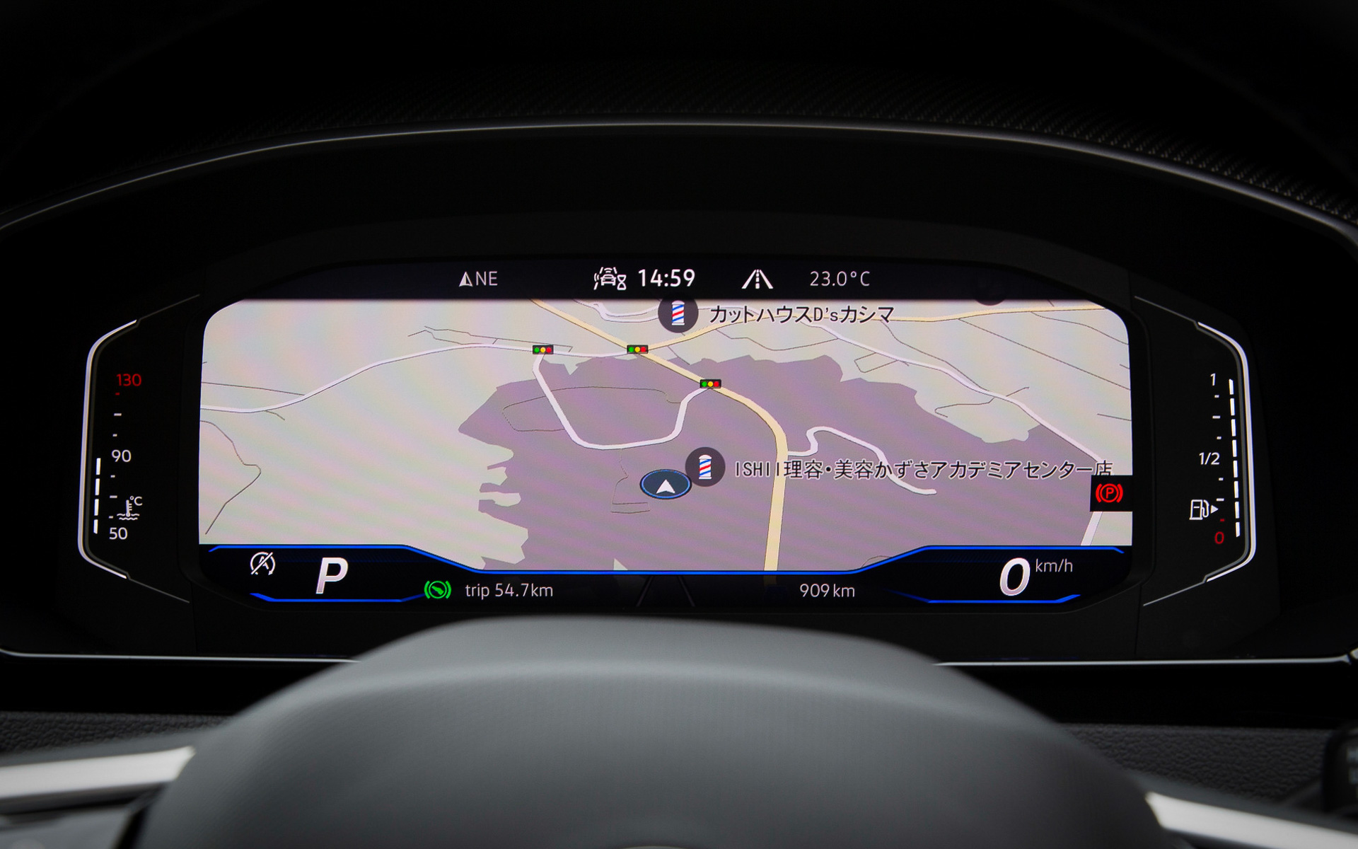 デジタルメータークラスター「デジタル コクピット プロ」を全車標準装備